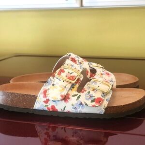 White Mountain Footbed Sandals / Size 8M / Floral